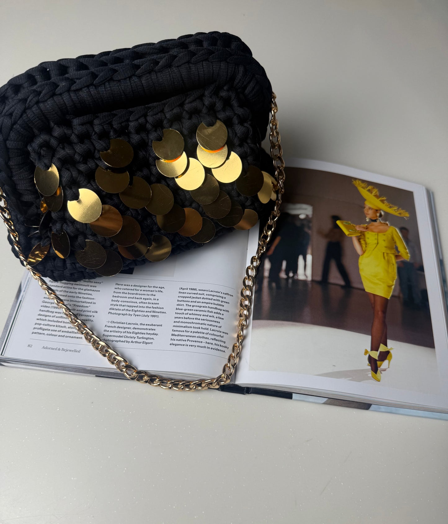 BLACK AND GOLD CLUCTH HANDBAG